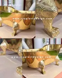 Ini dia bak mandi kuningan model kaki mengkilap untuk interior kamar mandi berkelas.